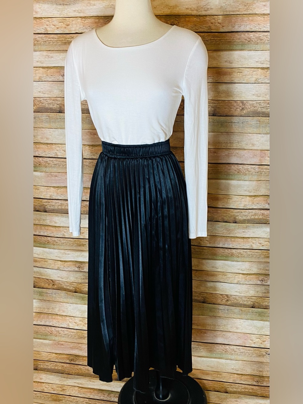 Love Tree Black Pleated Maxi Skirt - Picture 3 of 3